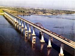ponte-da-efc-sobre-o-rio-tocantins